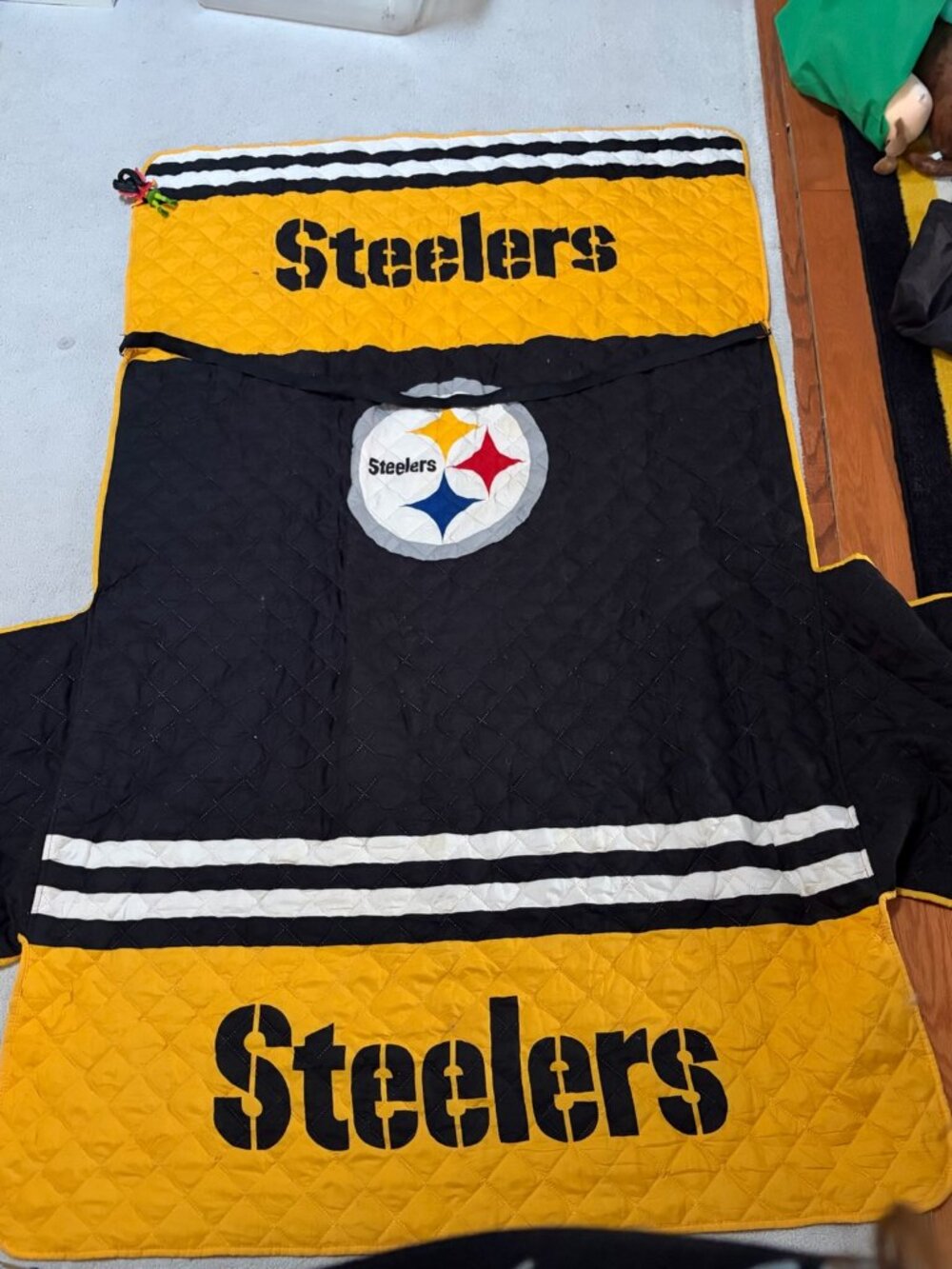 Pittsburgh Steelers Quilted Stadium Poncho Wearable Blanket NFL